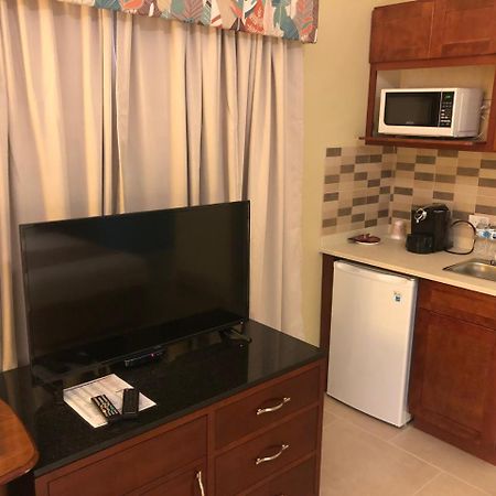 Carl'S Unique Inn & Conference Facilities خليج سِمبسون المظهر الخارجي الصورة