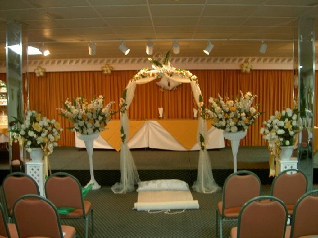 Carl'S Unique Inn & Conference Facilities خليج سِمبسون المظهر الخارجي الصورة