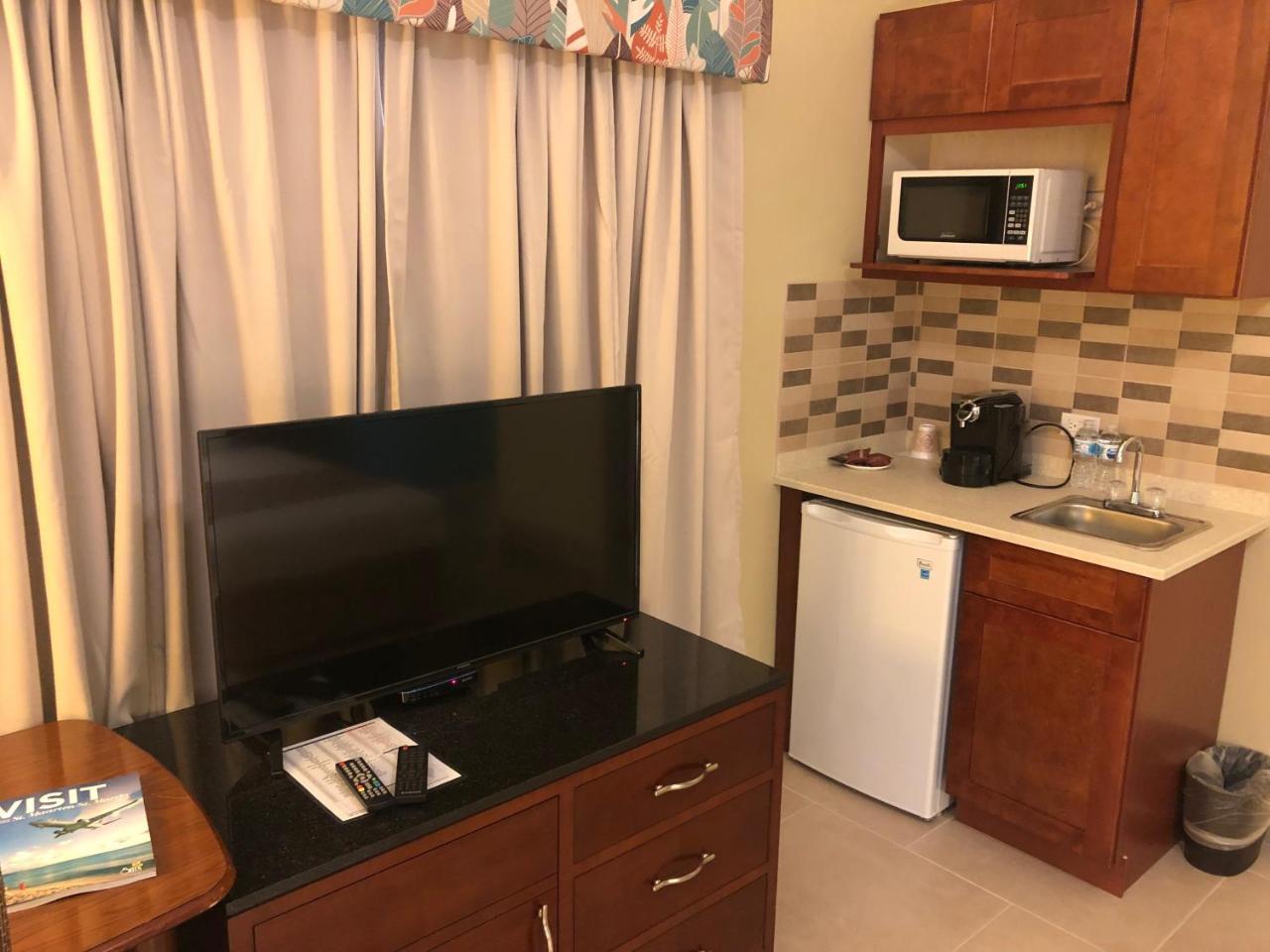 Carl'S Unique Inn & Conference Facilities خليج سِمبسون المظهر الخارجي الصورة
