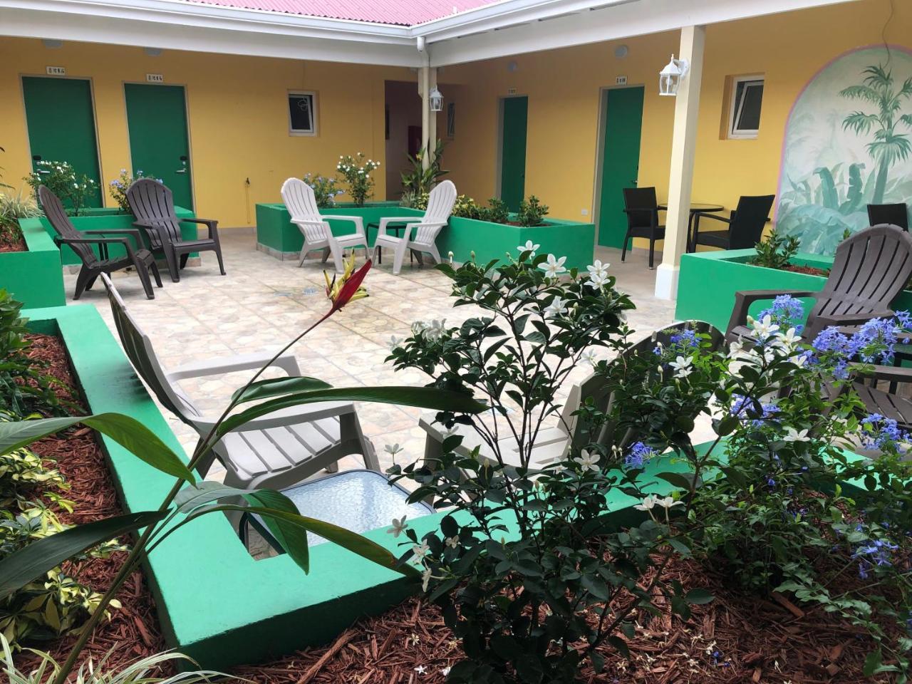 Carl'S Unique Inn & Conference Facilities خليج سِمبسون المظهر الخارجي الصورة