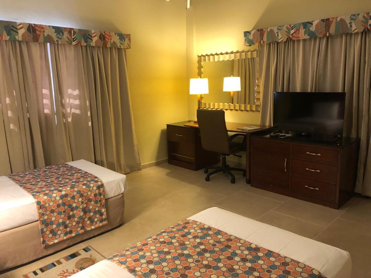 Carl'S Unique Inn & Conference Facilities خليج سِمبسون المظهر الخارجي الصورة