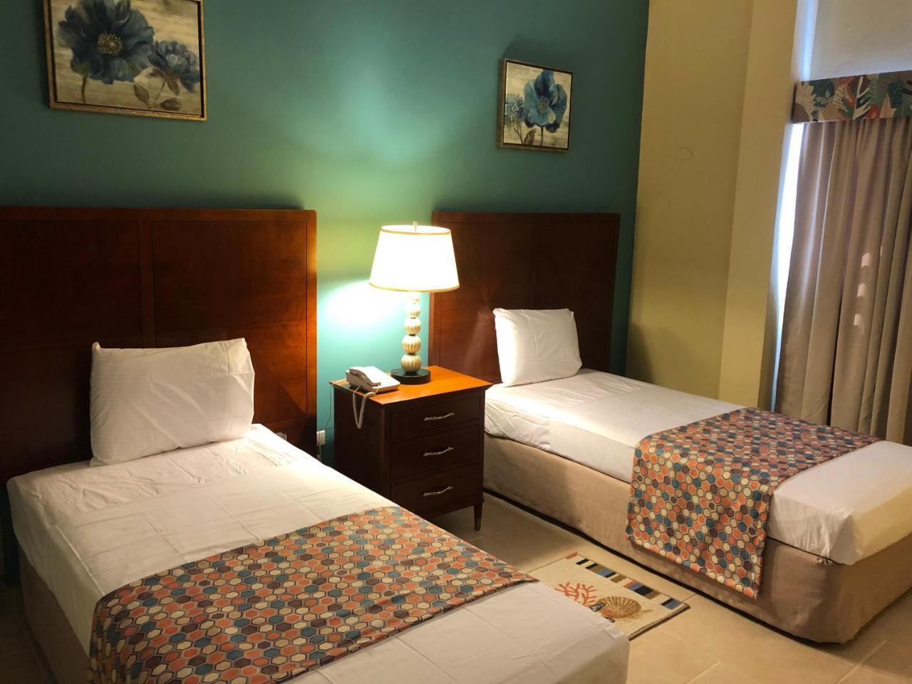 Carl'S Unique Inn & Conference Facilities خليج سِمبسون المظهر الخارجي الصورة