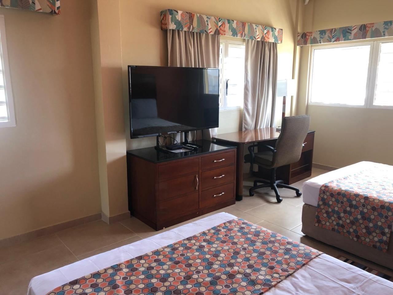 Carl'S Unique Inn & Conference Facilities خليج سِمبسون المظهر الخارجي الصورة