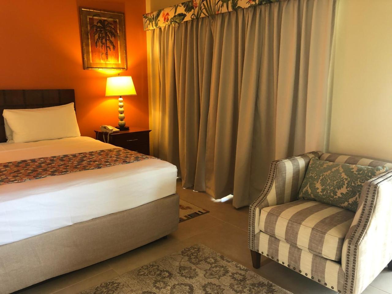 Carl'S Unique Inn & Conference Facilities خليج سِمبسون المظهر الخارجي الصورة