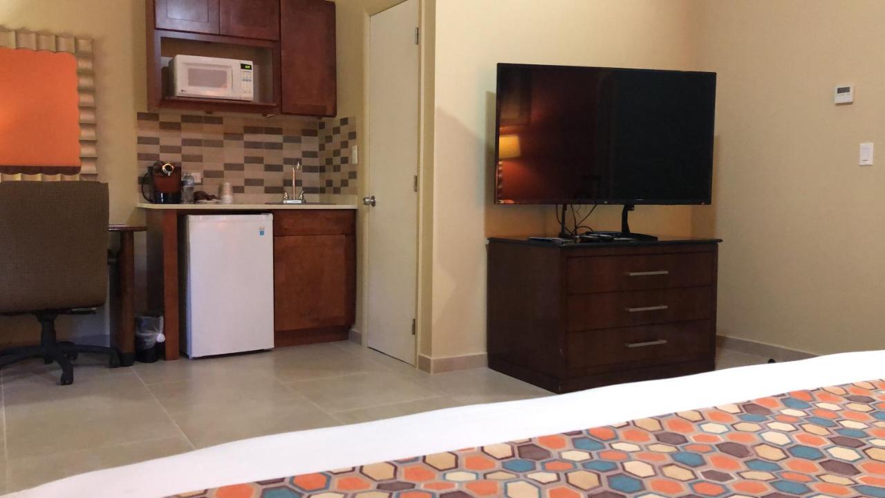 Carl'S Unique Inn & Conference Facilities خليج سِمبسون المظهر الخارجي الصورة