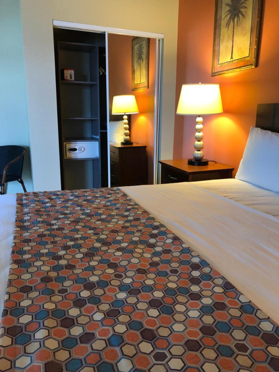 Carl'S Unique Inn & Conference Facilities خليج سِمبسون المظهر الخارجي الصورة